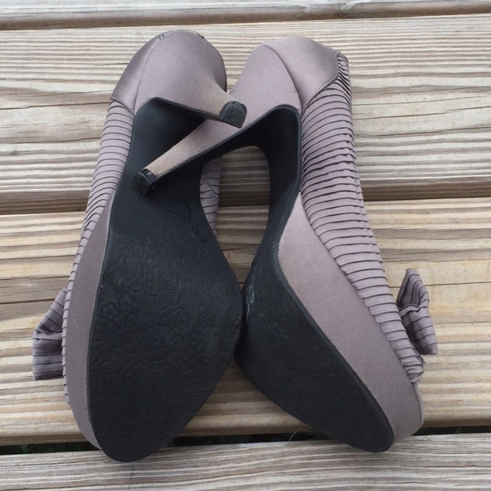 Blake Scott Gray open toe pump with bows heels size 8.5 - Picture 6 of 8